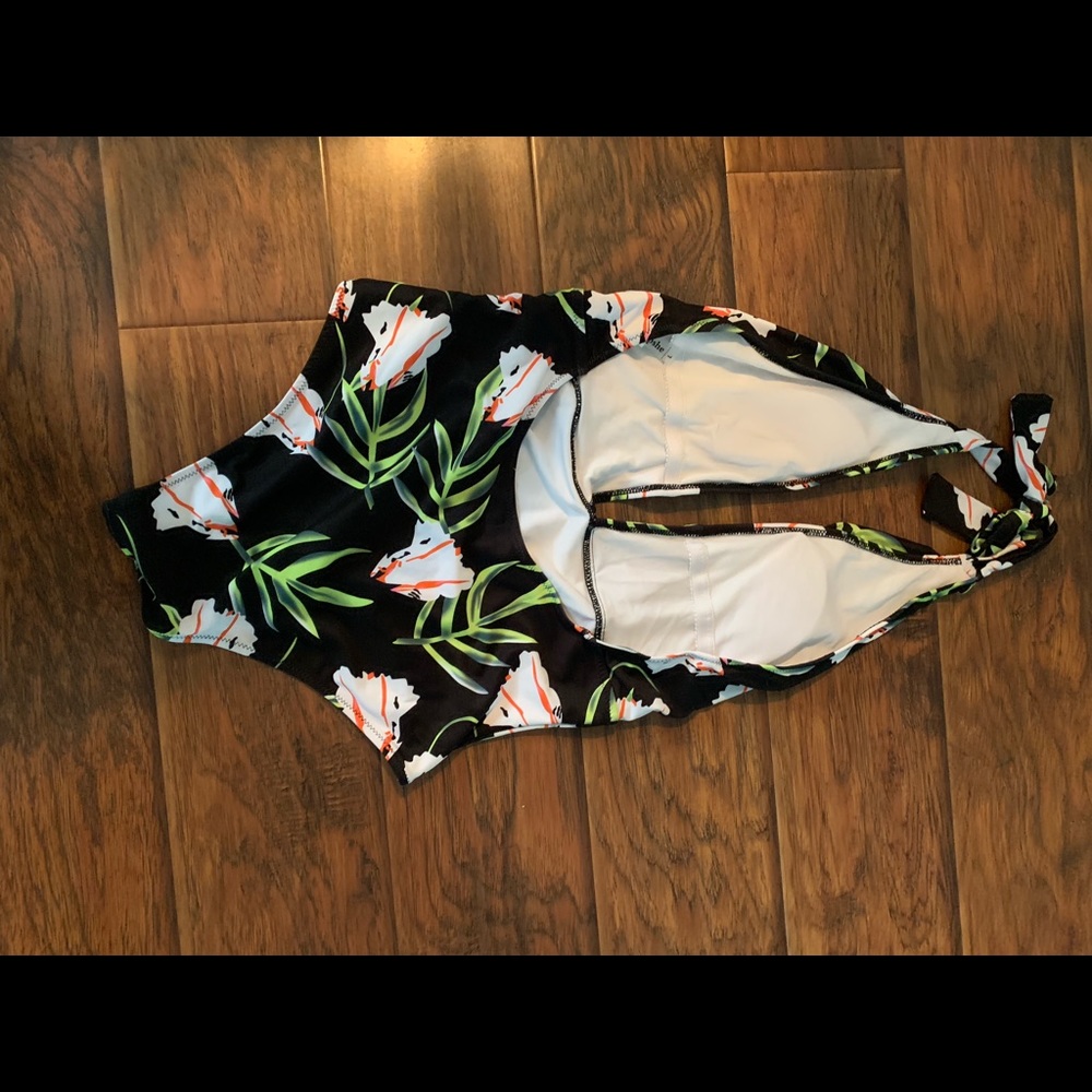 Cup she one piece bathing suit
